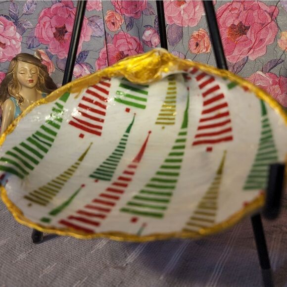 DECOUPAGE CLAM SHELL DECOUPAGE TRINKET DISH CHRISTMAS TREES - Picture 3 of 12